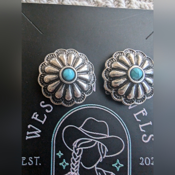 Western Jewels -Studs Silver and Turquoise Earrings - Picture 3 of 7